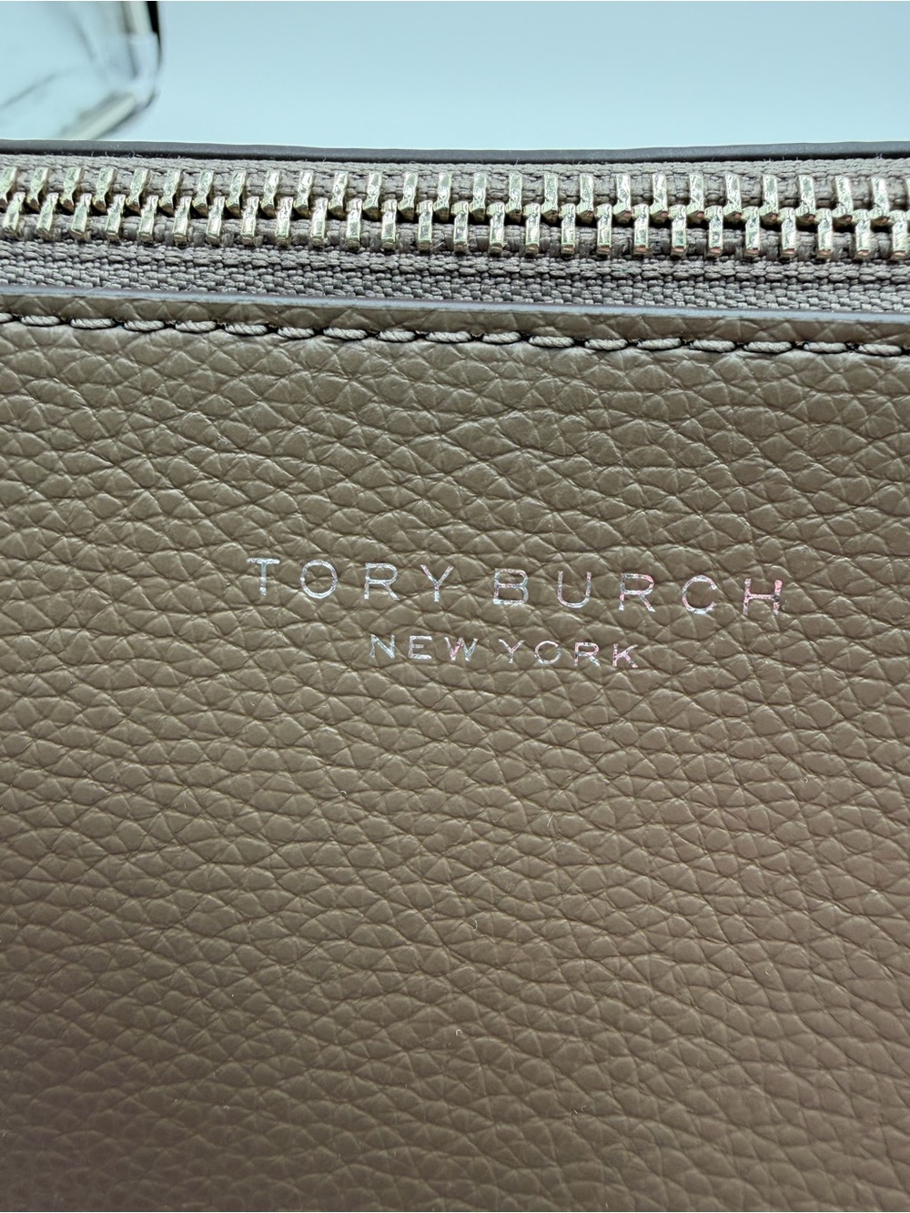 Tory Burch SMALL PERRY ZIP TOTE & Romy Medium Zip Around Wallet - Picture 6 of 15